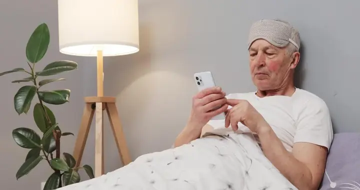 调查发现：每次睡前玩手机的人，不出几个月，睡眠或有5变化