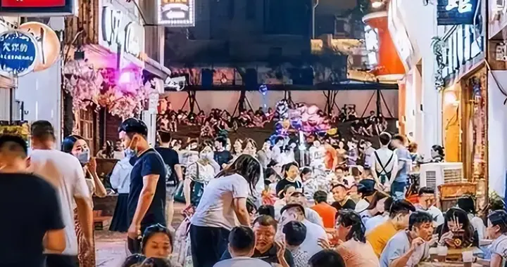 美国美女来中国旅游却一直摇头，我问了才知道，这背后有原因