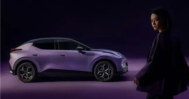 领克Z20上新马德拉紫：致每一位“外柔内刚”的她