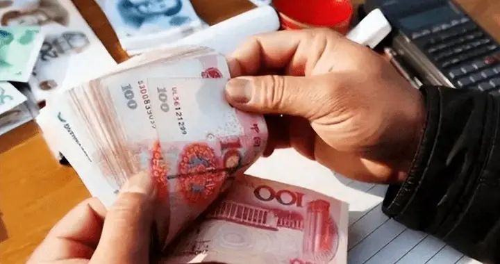 手里有10万存款？2026年这样存更稳，记住“三要三不要”少走弯路