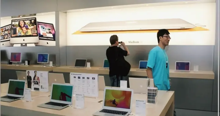 无法想象的高度！手机圈“内卷”早已成宗教级，简述营销套路