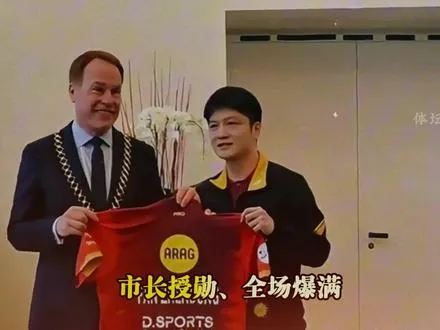 别想着让他回来了，他在外面是真的在发光。
