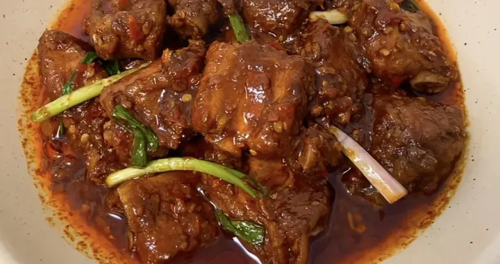 香辣软烂的辣炒排骨