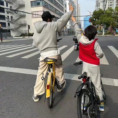 飞跃D：拍照的是谁？