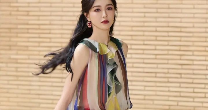 唐嫣花色连衣裙，绝美灵动花仙子