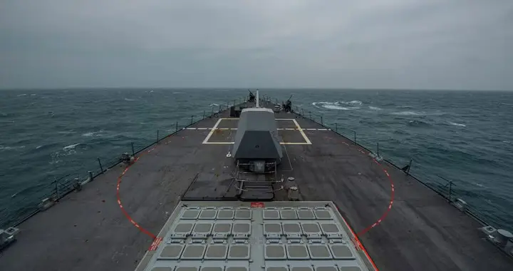 拨10亿美元“护台”，两艘美舰穿越台海，特朗普“克制”只在嘴上