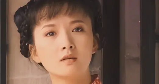 "抱狗丫头"到"回国捞金"：谢兰移民美国又归来，为何遭全网嘲讽？