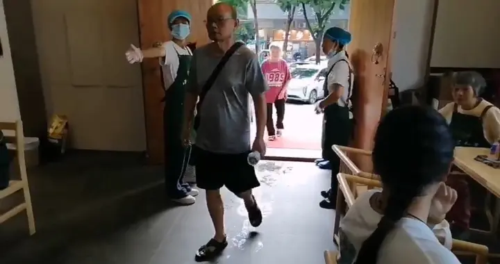 阅读净化人心灵 志愿传播正能量