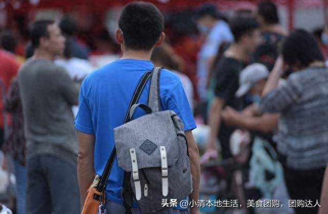 男生高考查分紧张到手抖
