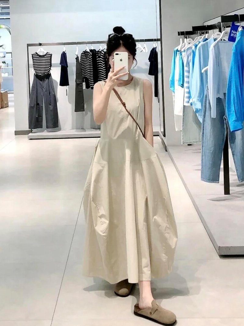 超好看杏色无袖背心连衣裙气质显瘦a字长裙