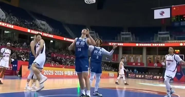 太惨烈！广东男篮客场加时110-105逆转青岛，两队62次犯规6人罚下