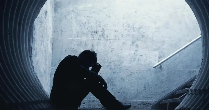 抑郁症患者除了情绪低落、懒惰、不爱出门，还有1个最致命的表现