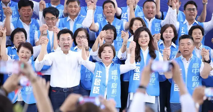 郑丽文出席台中誓师大会！卢秀燕、江启臣、杨琼璎合体