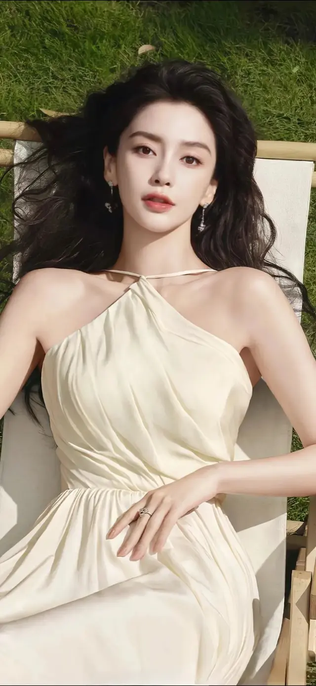 杨颖真是太美了，松弛感满满～