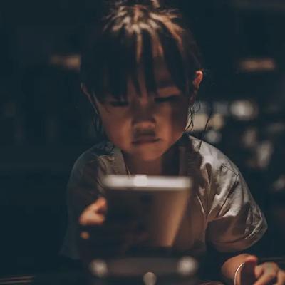 麦兜爱汽车：孩子玩手机上瘾，家长管教可别