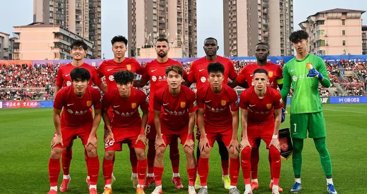 5轮不败登顶中超！升班马重庆铜梁龙逆袭，谁能想到升班马变黑马