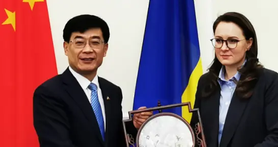乌外长紧急约中方，担心被排除谈判桌之外！背后藏着这份不安！