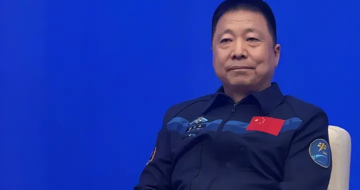 我国载人登月瞄准2030年前推进！杨利伟：新疆将建模拟月球训练场
