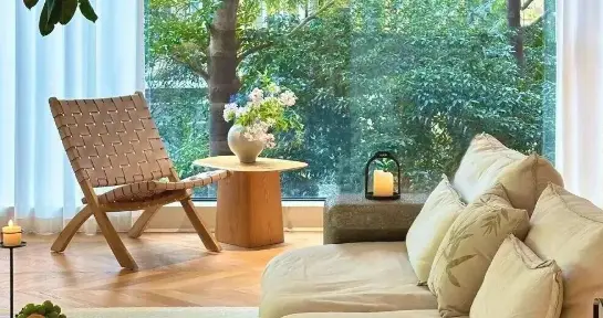 哇，快看我婆婆的家，落地窗满眼绿意，把大自然接进家