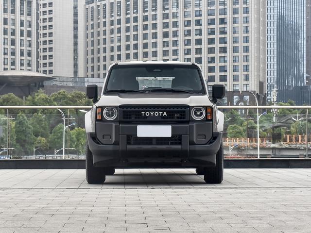 这才是真正的硬派SUV，车长4915mm，配2.4T+8AT，全时四驱