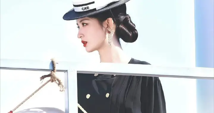 王楚然"折腰"照火出圈！这身材管理是开了挂吧？