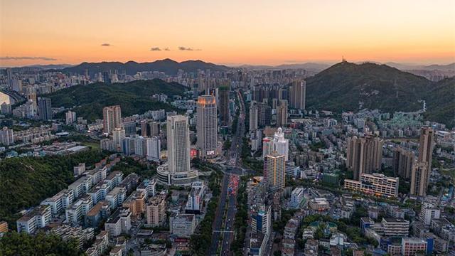2025年房价是涨还是跌，盯紧这4点