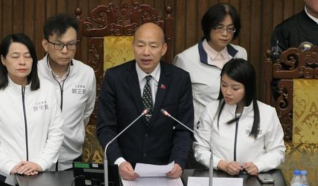 蓝白合谋，戏耍绿营！韩国瑜被骂惨！湾湾立法部门混乱的一天！