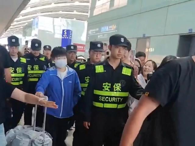 国乒全队顺利返回北京！多哈世乒赛前两天赛程发布，王曼昱连休