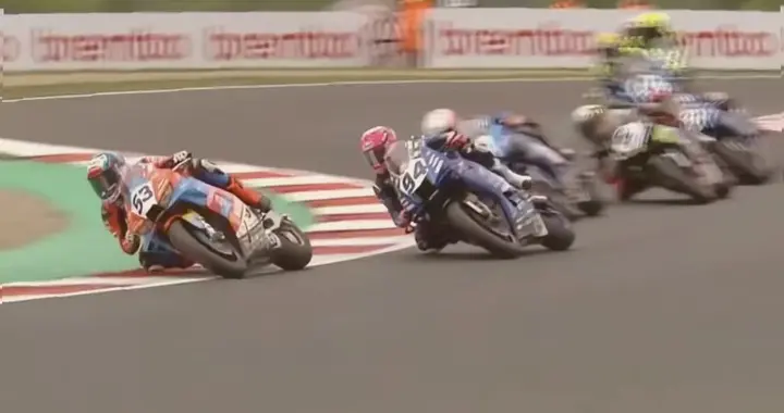 WSBK捷克站Worldssp第二回合再夺冠，张雪机车与德比斯拿下第五冠