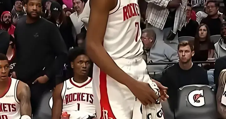 杜兰特怒摔饮料瓶！就这还想接我的班？年轻人你还得练练！