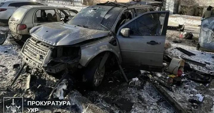 乌军车遭爆击！基辅女子收1500美元赏金炸军车？疑似被特勤招募
