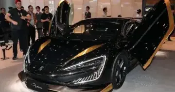 北京车展封神 售价2000万仰望U9 Xtreme被一抢而空 王传福亲手交车