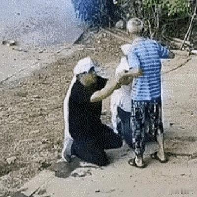 湖光散人：两个外甥头搭孝布走来时，舅舅佝