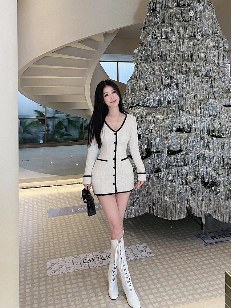 小香风白色V领针织连衣裙女春季