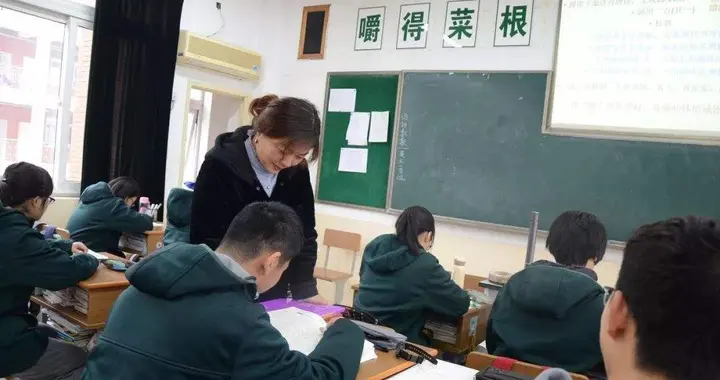 怀化一高中被投诉因一点小事开除学生，教育局：部分学生屡教不改