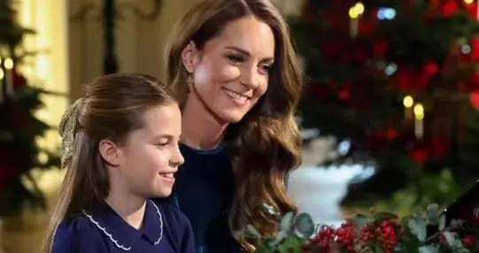 梅根羡慕哭了!凯特和小夏母女惊喜展示钢琴合奏，人间美好具象化