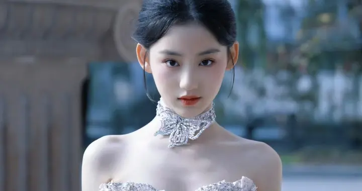 娱乐圈10后小花 个个精致的跟洋娃娃似的 演技可圈可点 谁最未来可期