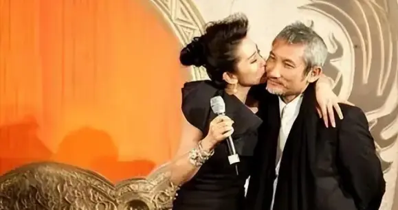 施南生离世扒开港媒真相，三大佬嘴上喊不要孩子，晚年却偷偷当爸