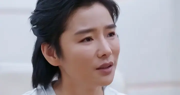 时隔20年，厉娜节目公开仍恨许飞，43岁的他仍在北漂租房骑单车！