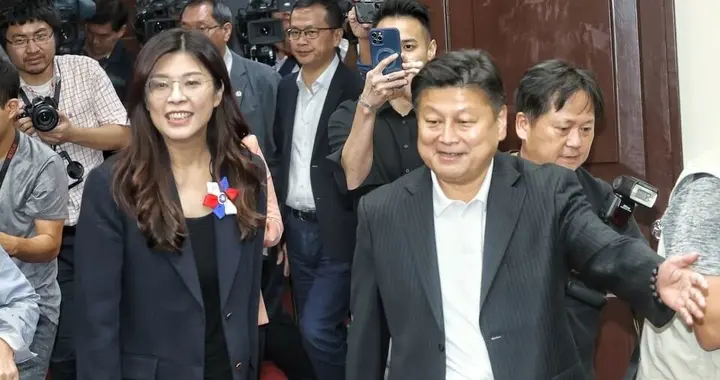 还是得靠傅崐萁稳定局面 傅崐萁宴请赵少康 疑为赵郑矛盾灭火！