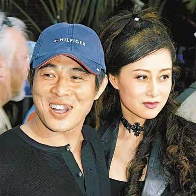 悦娱元素：国际巨星也有郁闷的时候。 据说