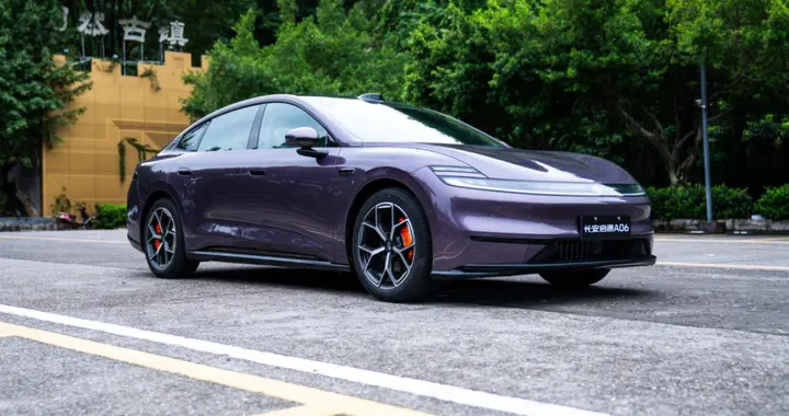 正面碰撞！长安启源A06对阵小鹏M03，谁是春节出行好搭档？