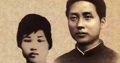 一钩残月向西流，对此不抛眼泪也无由：毛泽东把相思写给最爱的人