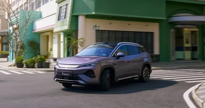 第二代刀片电池及闪充技术加持，比亚迪宋Ultra EV上市，15.19万起