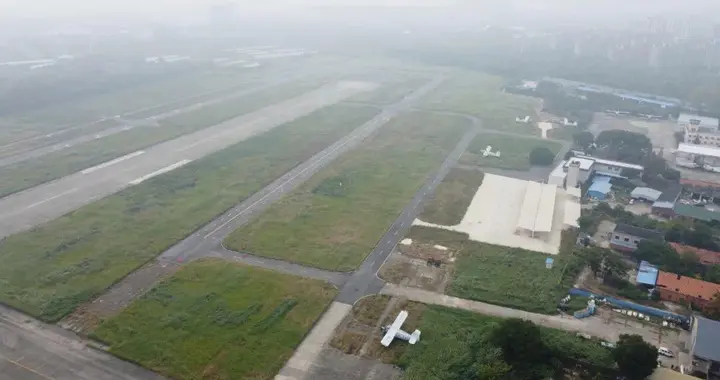 沙市老机场，居然还停着多架飞机？
