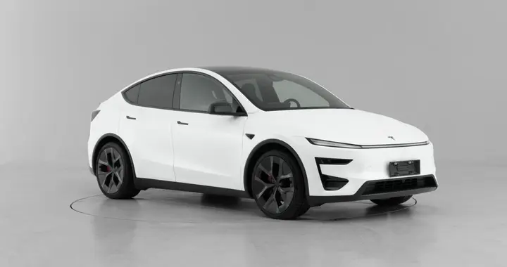 特斯拉Model Y高性能版曝光！3.2秒破百，带尾翼，但很低调