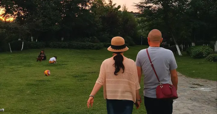 退休三年旅行了11次后，我发现：跟老伴一起去旅行，才是最自在的