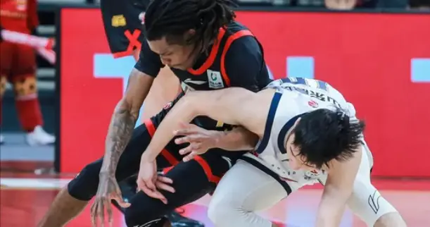 15连胜被终结！深圳遭山东翻盘，季后赛排名暗流涌动