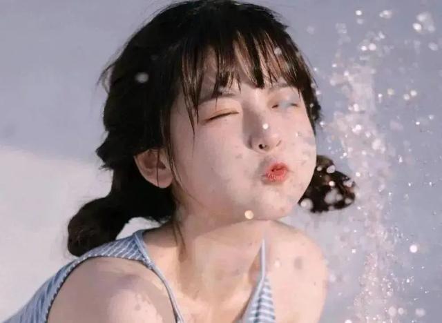 偷偷暗恋你的女人，在你面前会有这些“表现”，藏不住