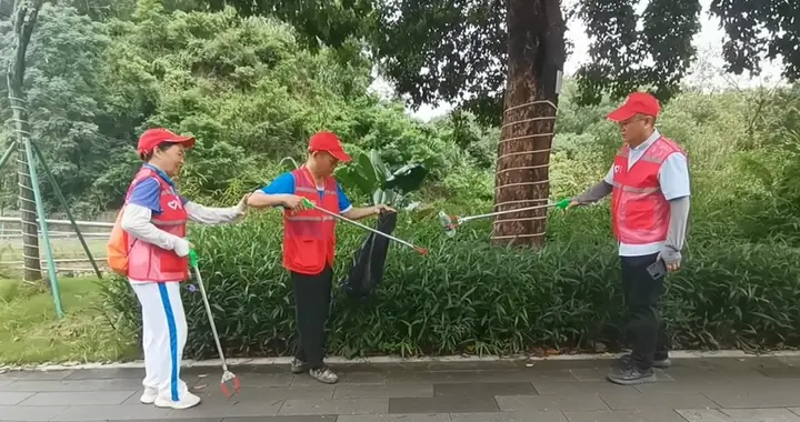 雨后清河道 志愿护碧水
